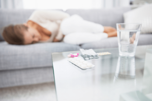 bolest břicha v důsledku přítomnosti parazitů v těle